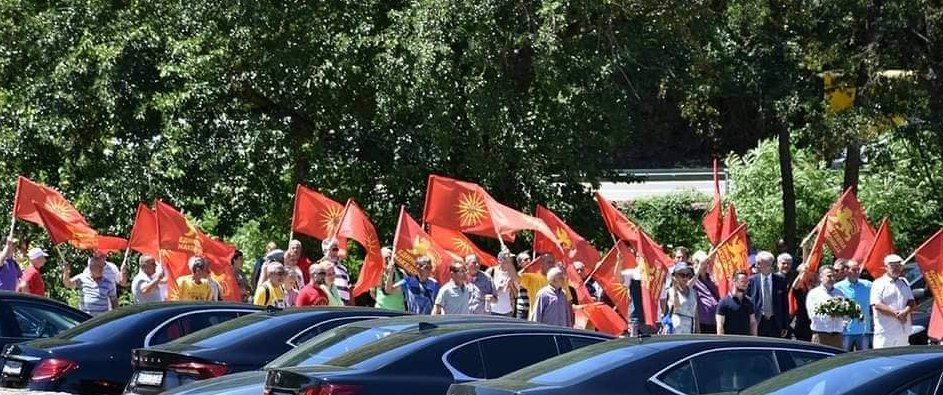 Единствена Македонија: Зошто марионетата Пендаровски во последен момент го сруши нашиот прокол со химната и знамето за АСНОМ во Прохор Пчињски? 