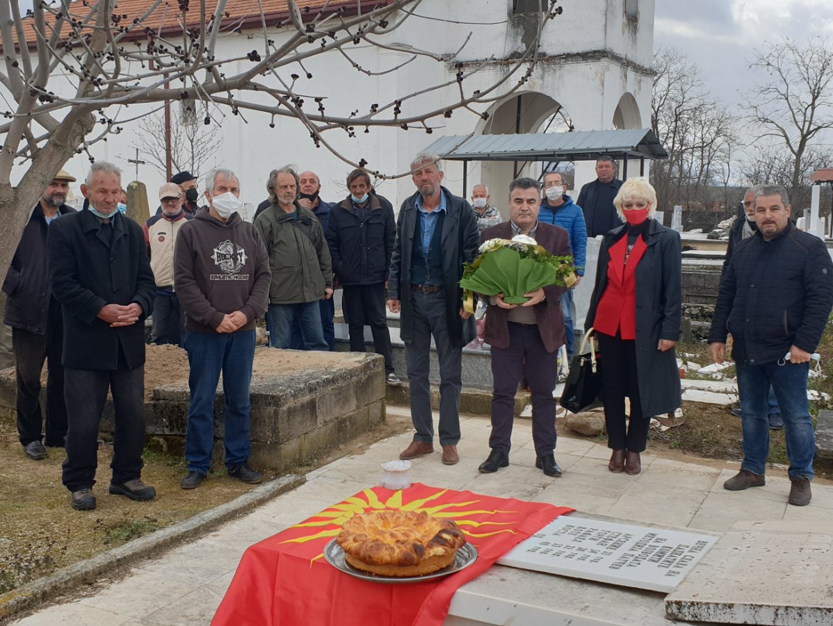 Бачев на гробот на Методија Патче: Никогаш нема да ја предадеме крвта на илјадници Македонци и Македонки кои ја пролеаа за Македонија